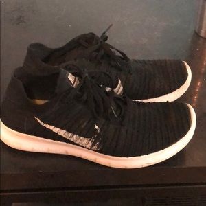 Black Nike freerun flyknit. Size 9.5.